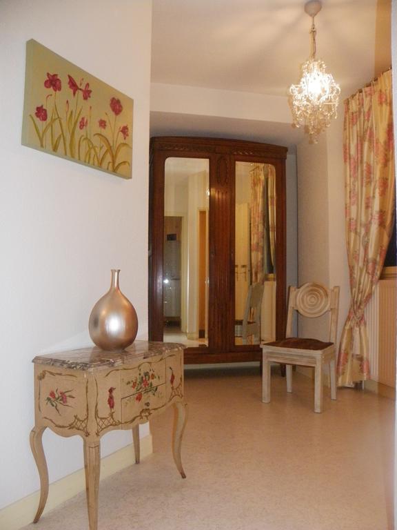Bed and Breakfast Les Malvaux Huriel Exterior foto