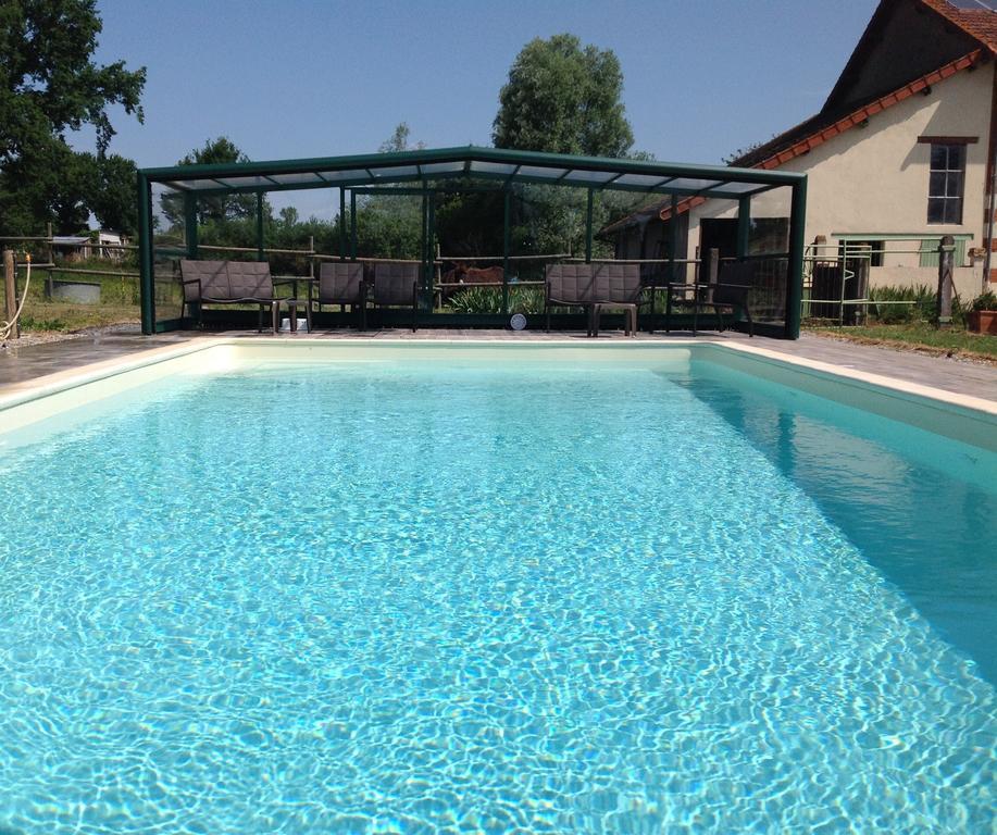 Bed and Breakfast Les Malvaux Huriel Exterior foto
