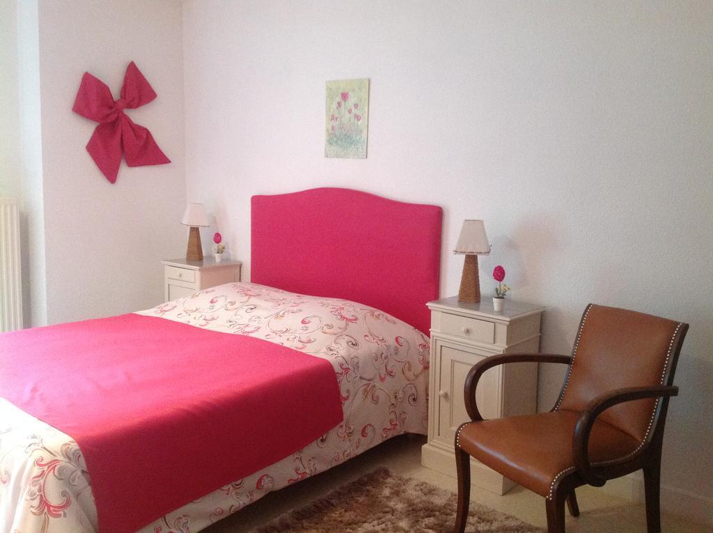 Bed and Breakfast Les Malvaux Huriel Exterior foto